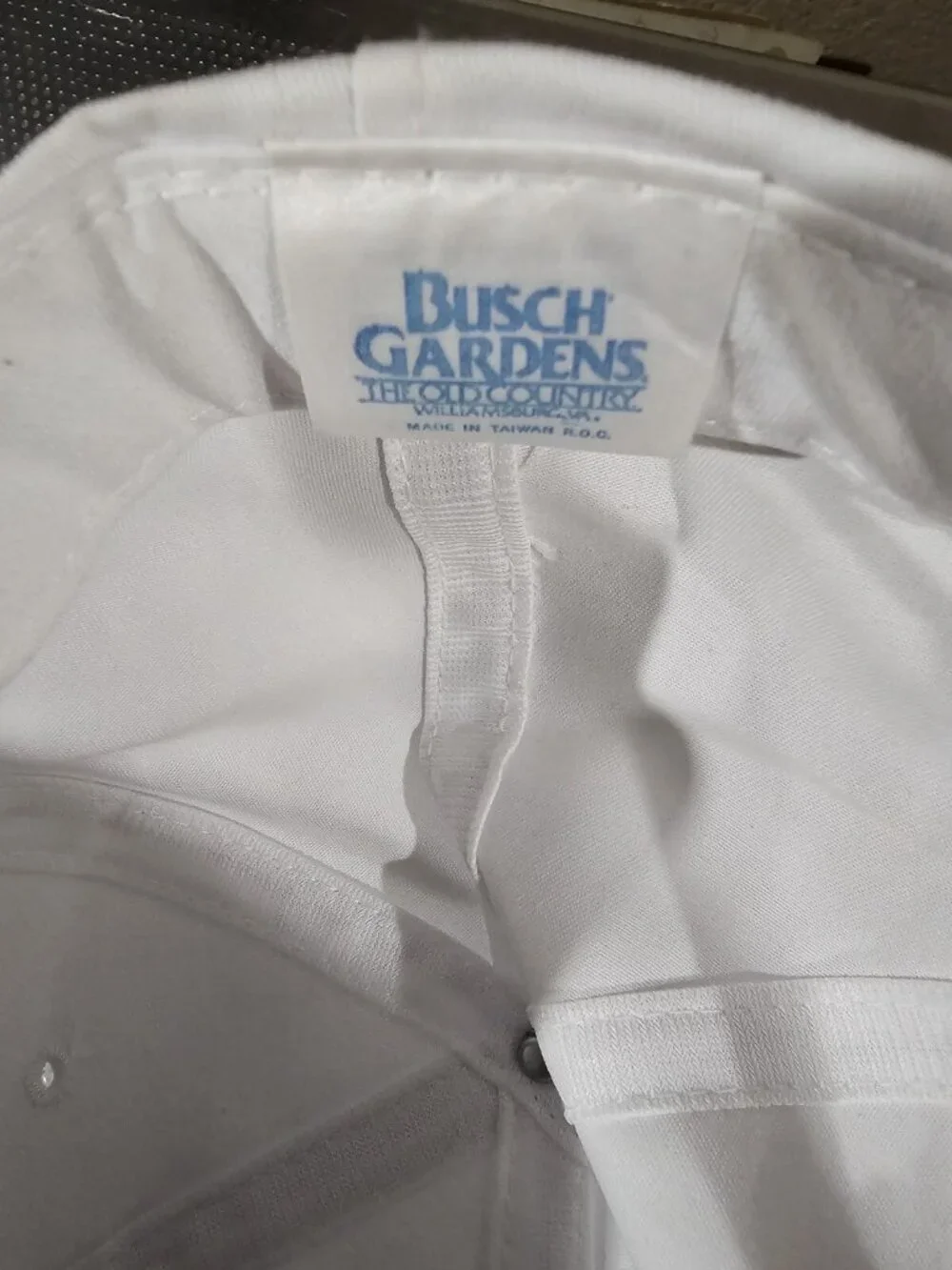 Busch Gardens Hat White Flags Spellout Embroidered Leather Strap OSFA Vintage - Picture 5 of 5